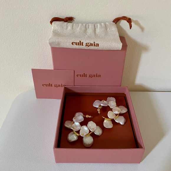 Cult Gaia Devora Keshi Freshwater Post Back Pearl Earrings - Picture 10 of 15